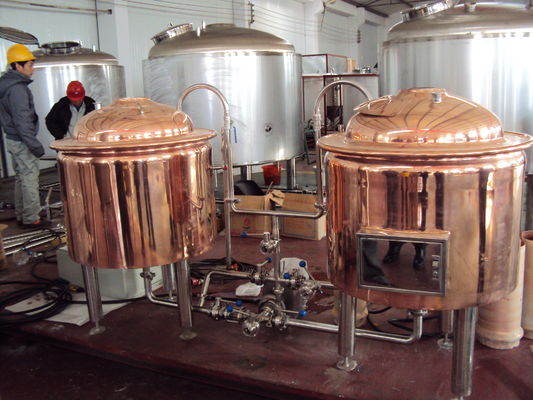 品質  Automatic Red Copper Brewing Equipment Small Scale Brewery For Pub Draft 工場