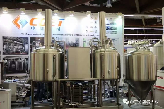 小さい商業醸造装置の電気小型ビール醸造所の植物か蒸気