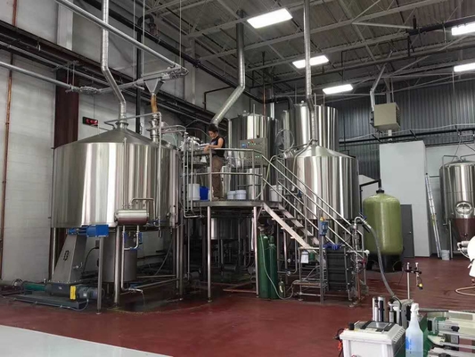 4つの容器の技術ビール醸造装置のステンレス鋼の蒸気暖房