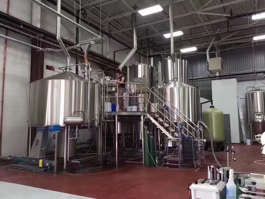 4つの容器の技術ビール醸造装置のステンレス鋼の蒸気暖房