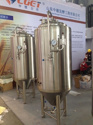 頑丈な支持の足を搭載する3BBL 5BBL 7BBLの技術ビール醸造装置