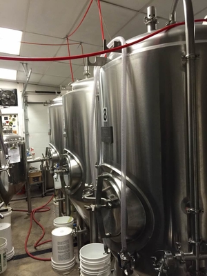 10bbl 15bbl 20bblのブリューハウスのビール生産のための商業地ビール装置SS304材料
