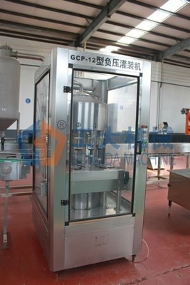 ブドウのVinagerのガラス ビンの充填機電気3は2000Bph 380V 50Hzを段階的に行ないます